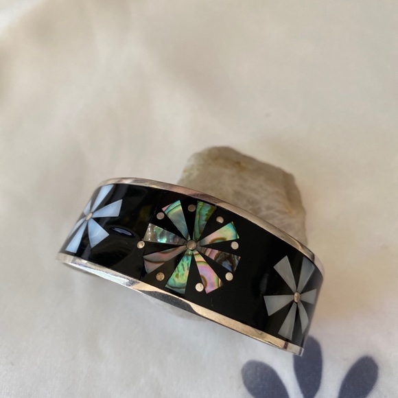 Beautiful vtg Mexican Alpaca silver cuff bracelet - Picture 6 of 7